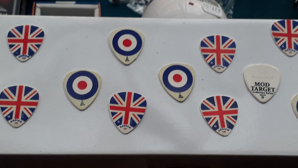 British 1960s Souvenir guitar picks Mod theme. £1.00